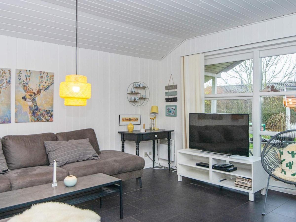 Holiday Home Lyngvej IV Fjerbæk Kültér fotó