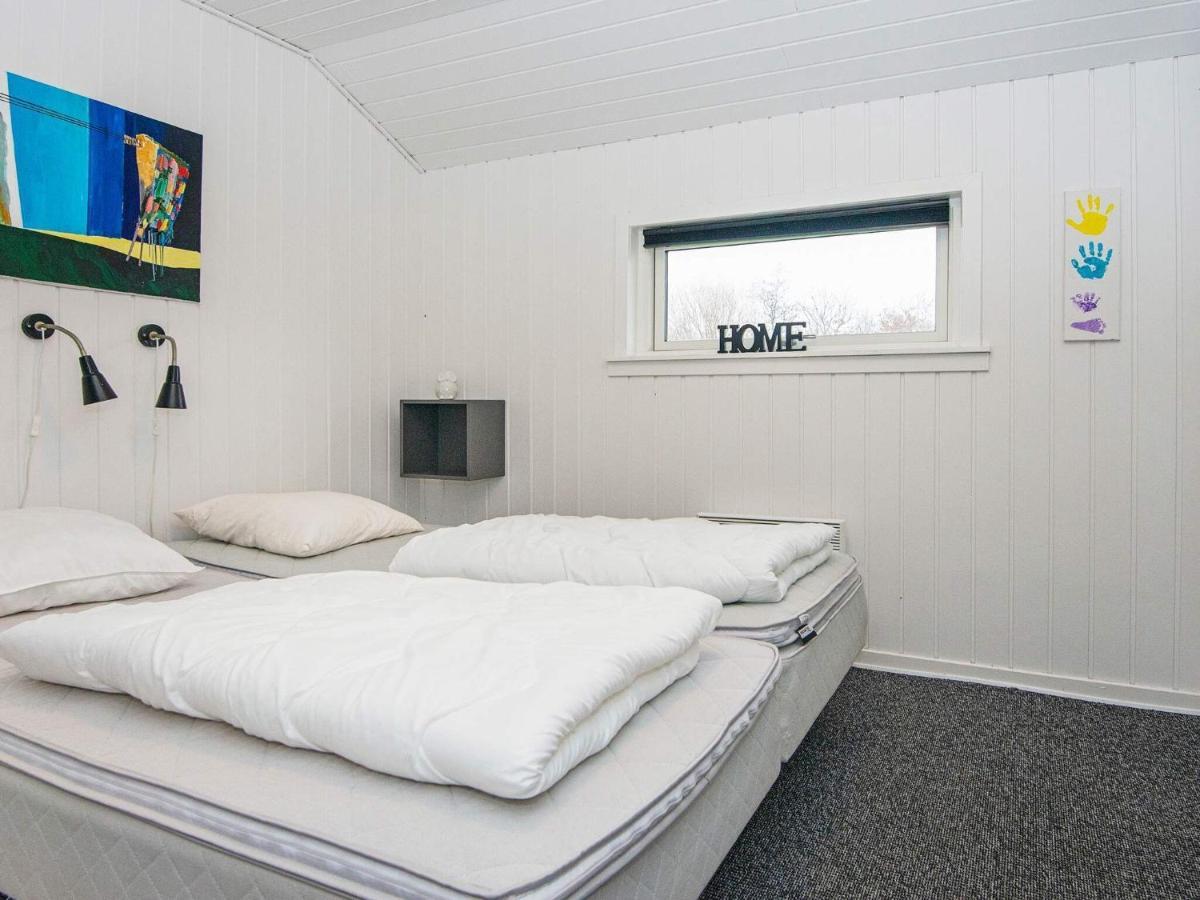 Holiday Home Lyngvej IV Fjerbæk Kültér fotó